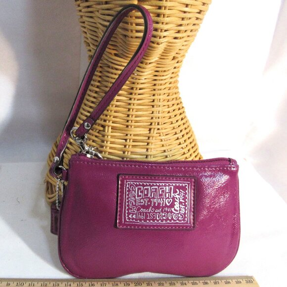 COACH POPPY AUBERGINE COLOR PATENT LEATHER WRISTLET + COACH TAG - Picture 1 of 5